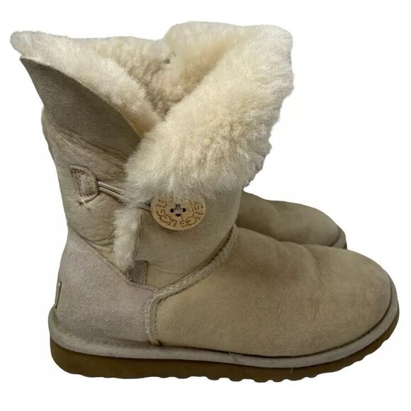 UGG Australia Mid Ankle W Bailey Button Bomber 5838 Womens US Size 5 - Picture 1 of 6